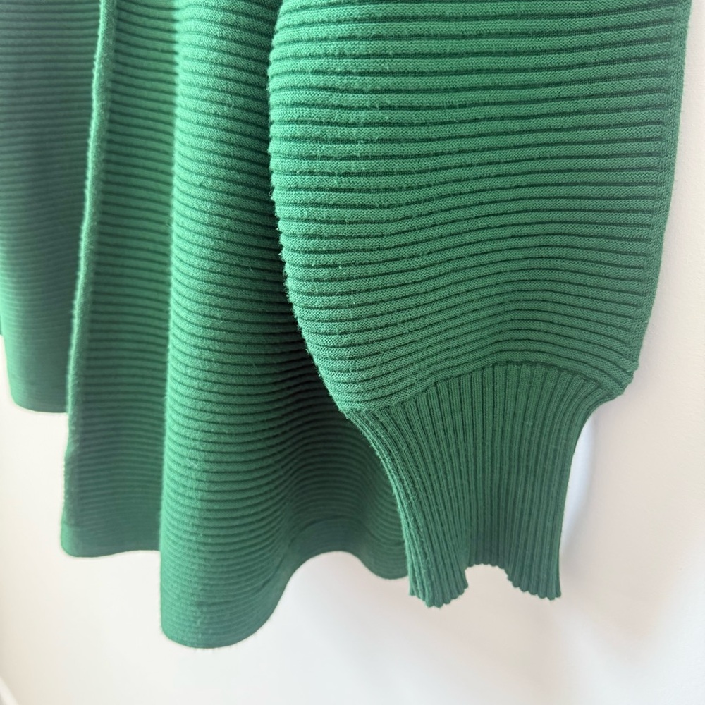 Classic Green Ribbed Turtleneck Sweater - Picture 3 of 5